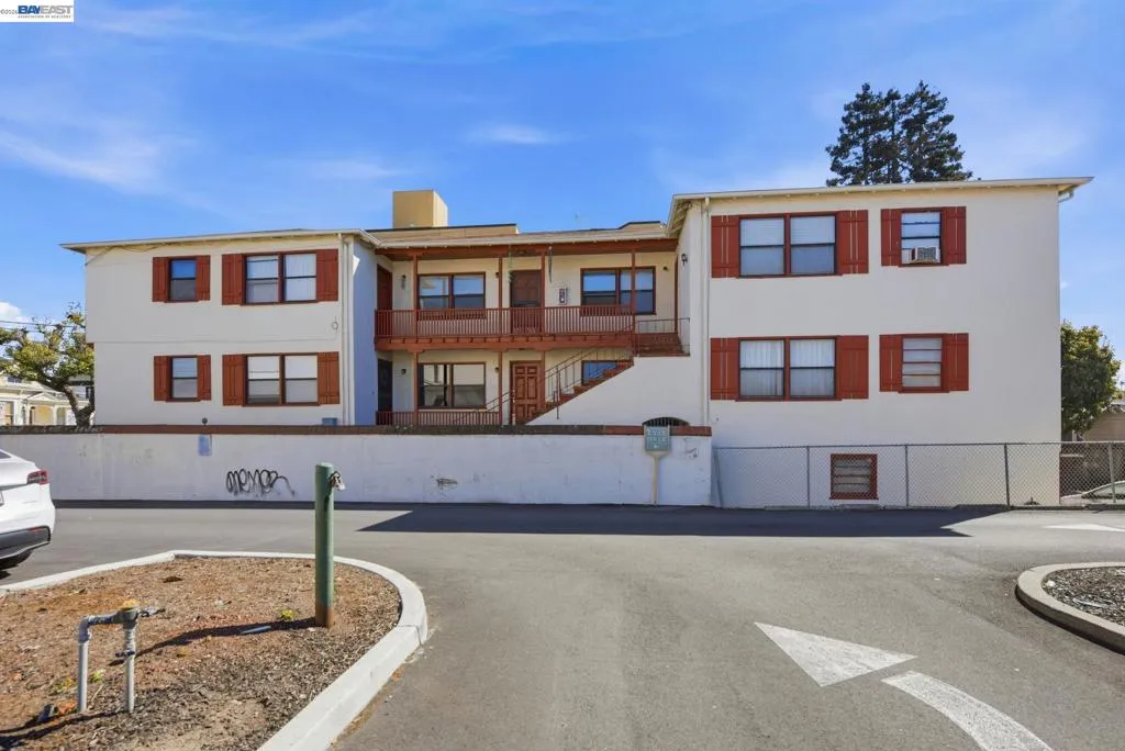 712 Santa Clara Ave