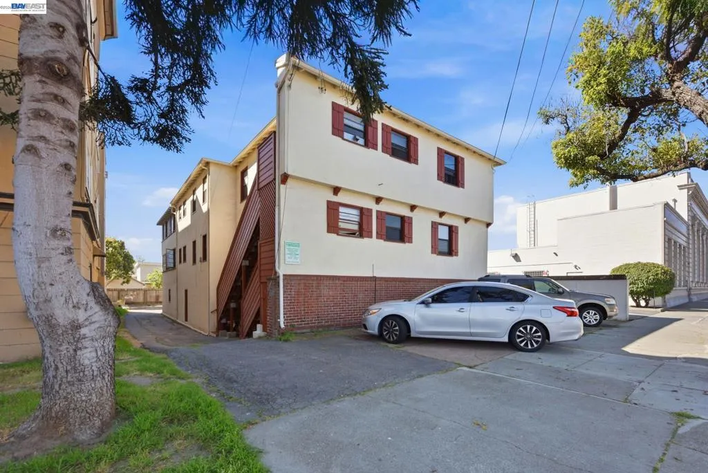 712 Santa Clara Avenue, Alameda, California 94501-3353 — photo 4