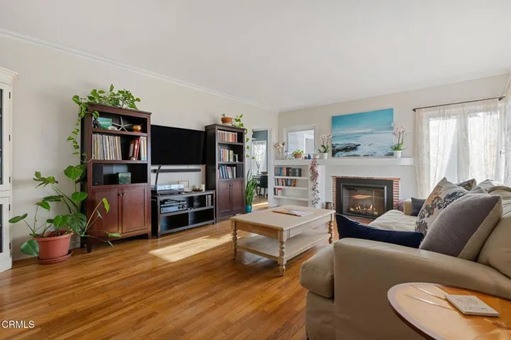 06-Living Room