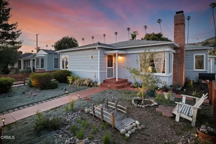 03-Exterior View (twilight)