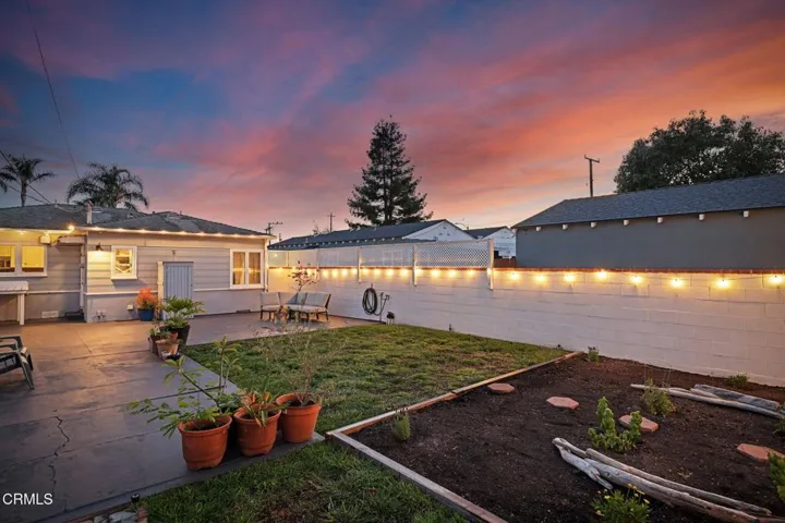 07-Back Yard (twilight)