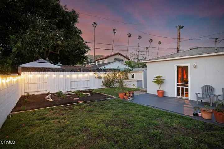 06-Back Yard (twilight)