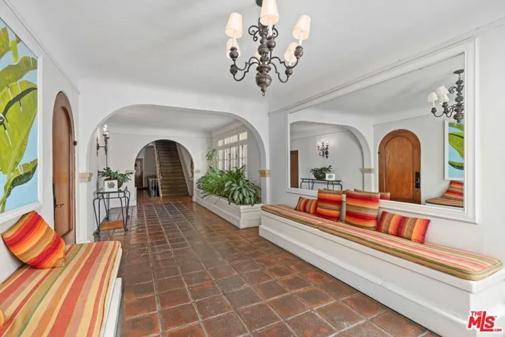 BUILDING FOYER