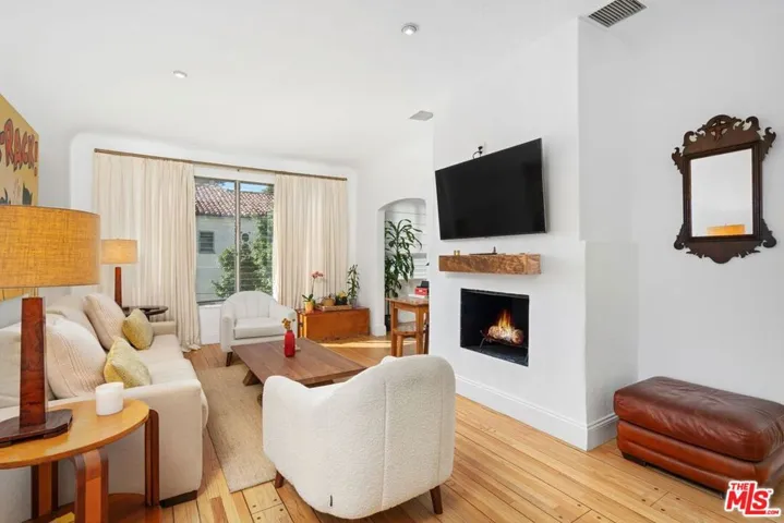 LIVING ROOM WITH FRP