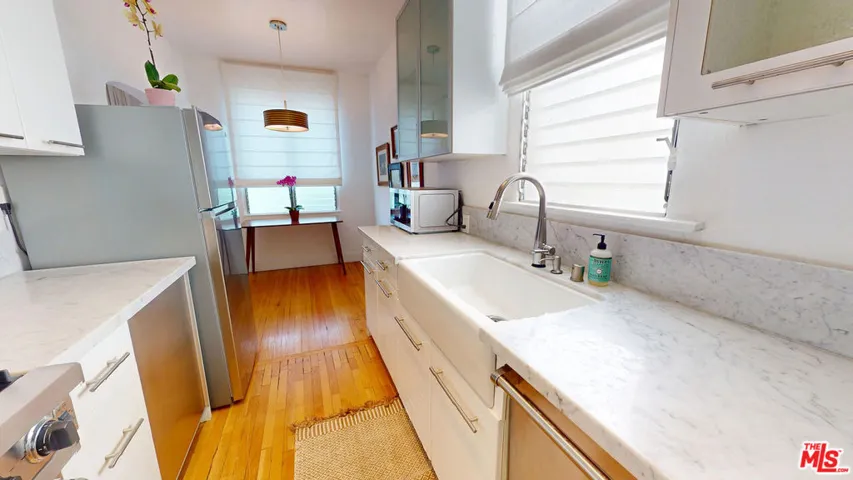 KITCHEN & DINING AREA