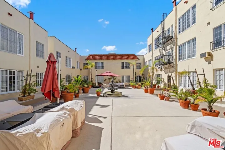 BEAUTIFUL COURTYARD
