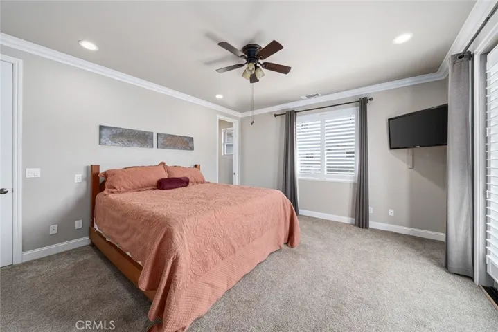Primary bedroom with acess to the backyard