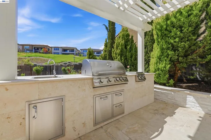 Outdoor Kitchen