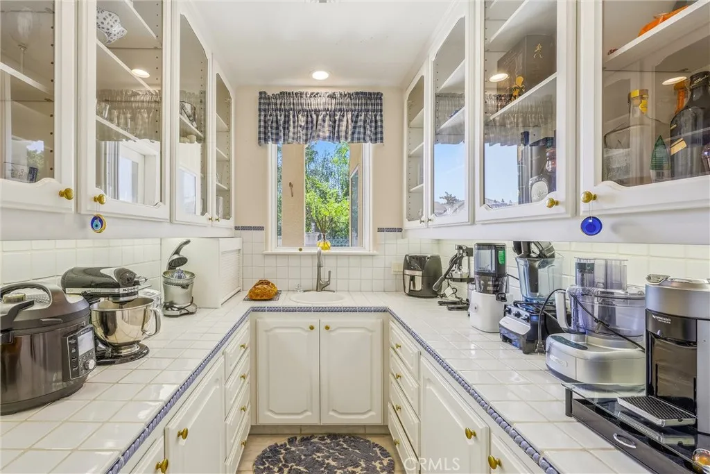 Butlers pantry is a dream!