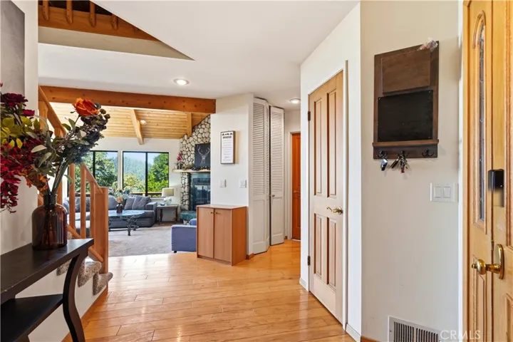 FOYER/ENTRY