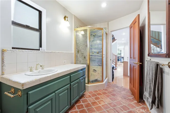 HALL BATH 2