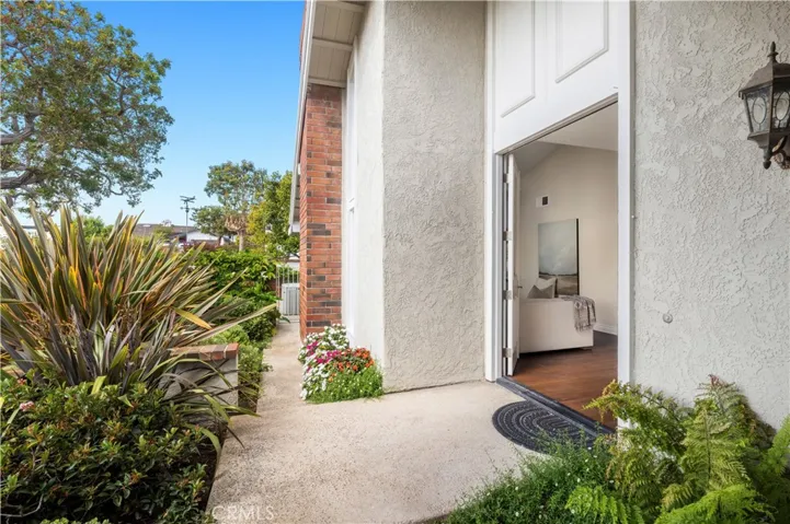 11 Seafaring, Corona Del Mar, California 92625