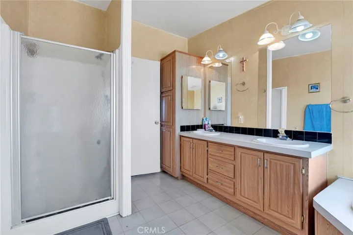 12837 Hacienda, Phelan, California 92371