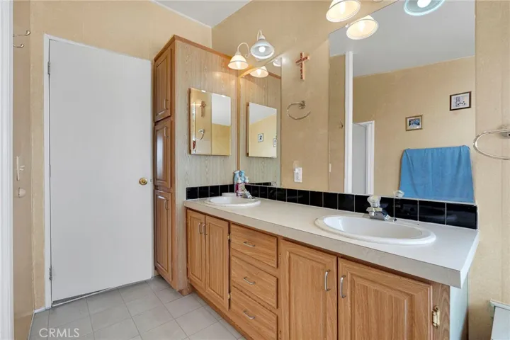 12837 Hacienda, Phelan, California 92371