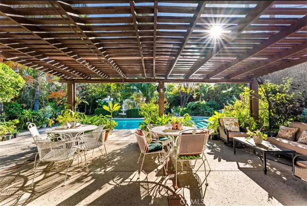 Large, private patio - perfect for entertaining