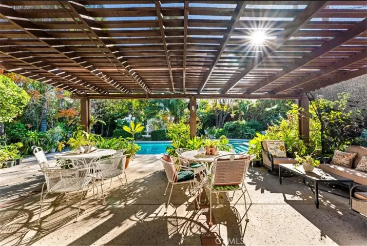 Large, private patio - perfect for entertaining
