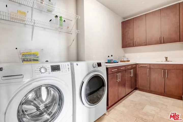 Laundry Room – Full-size