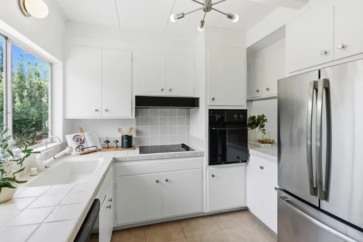 3909 Middlefield Road F, Palo Alto, California 94303