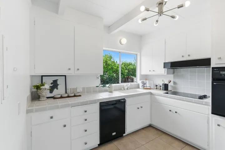 3909 Middlefield Road F, Palo Alto, California 94303