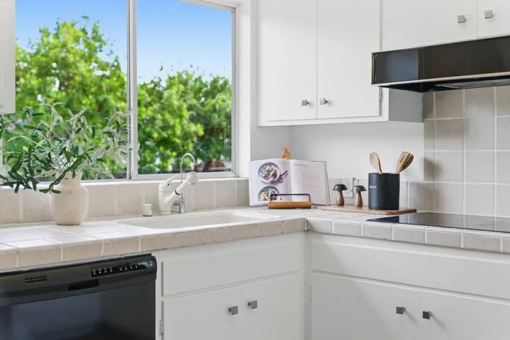 3909 Middlefield Road F, Palo Alto, California 94303