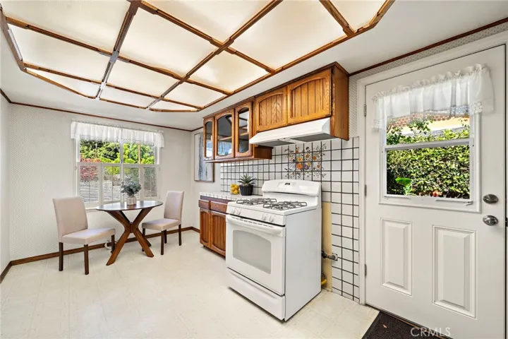 Spacious Light and Bright Kitchen with Dining Area