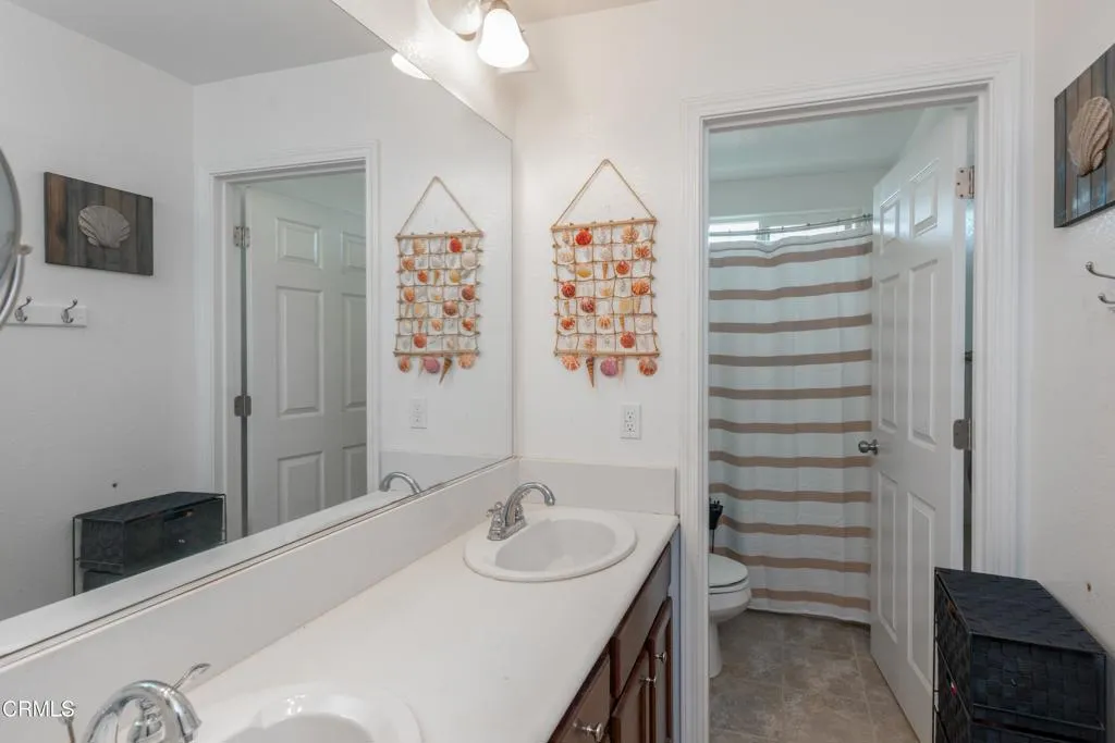 27_master_bathroom_1
