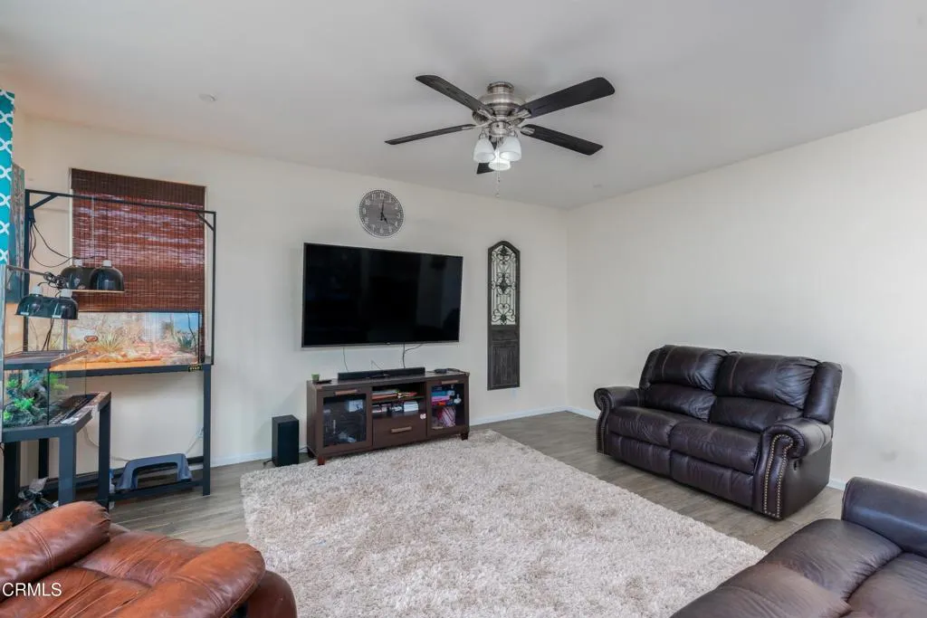 12_living_room_2