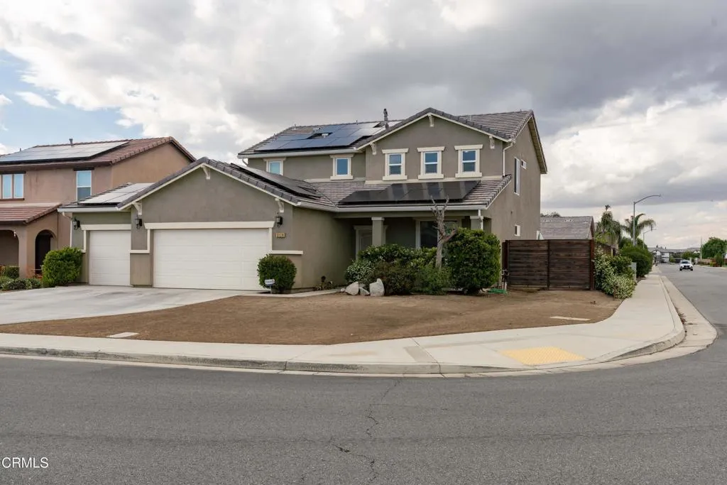 07_front_exterior_5
