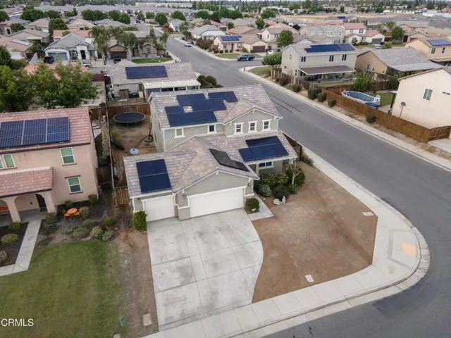 06_front_exterior_4