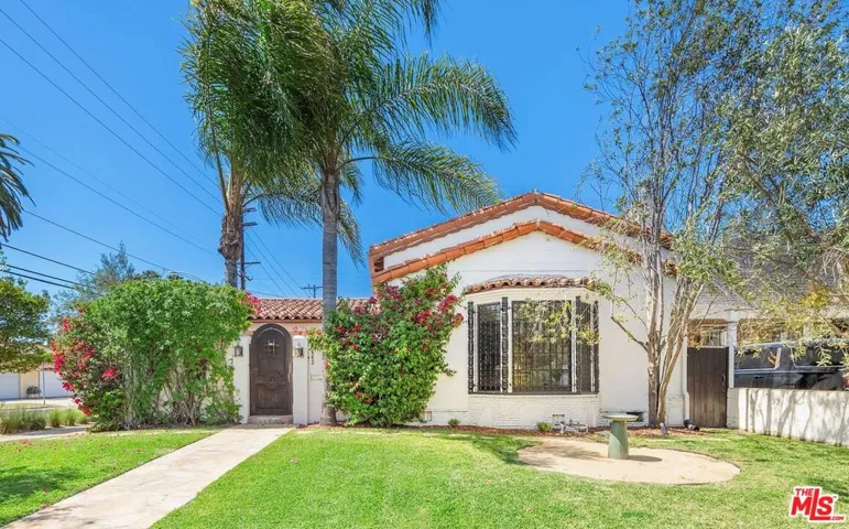 1663 S Genesee - Welcome Home!