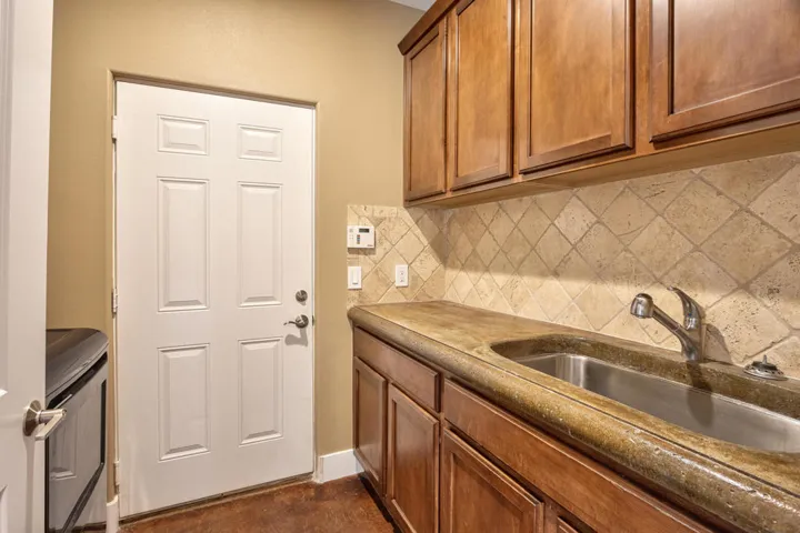 41-Laundry-Room