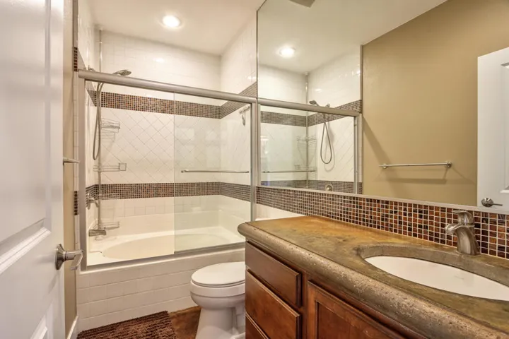 36-Bathroom