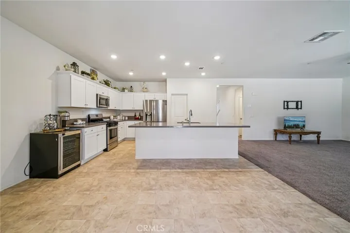 Large size kitchen with plenty of space and ample size nook