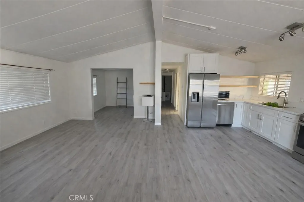 Livingroom Kitchen