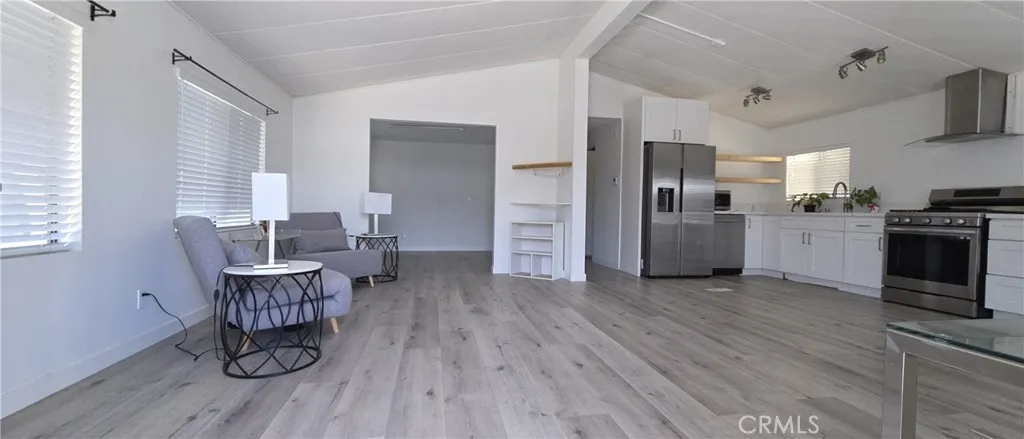 Open Livingroom and Kitchen