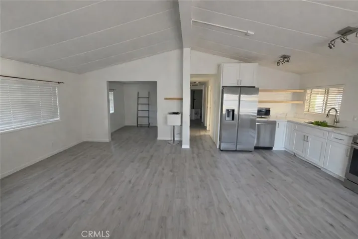 Livingroom Kitchen