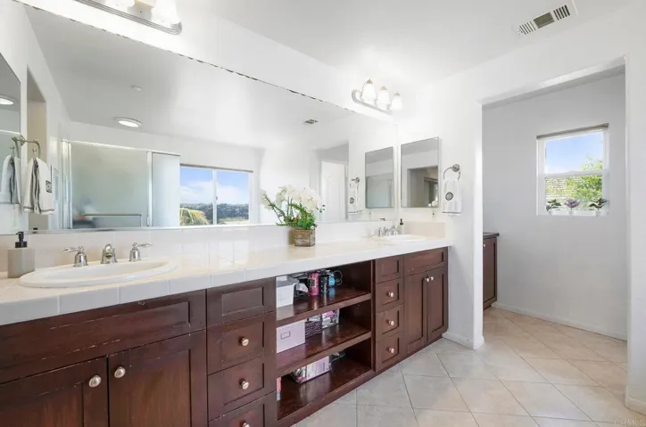 27853 Dogwood Gln, Escondido, California 92026