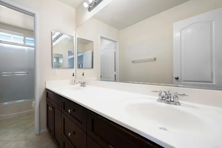 27853 Dogwood Gln, Escondido, California 92026