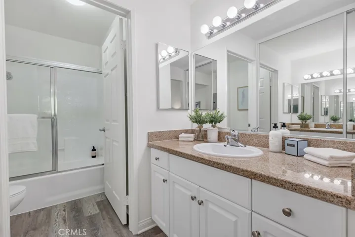 21500 Burbank 316, Woodland Hills, California 91367