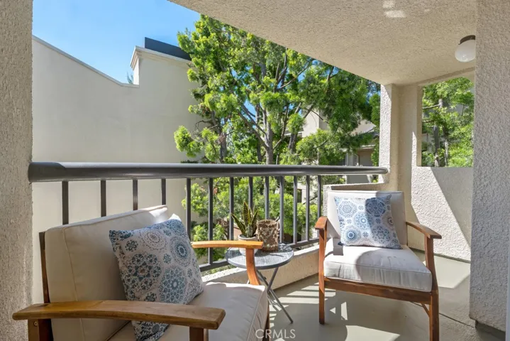 21500 Burbank 316, Woodland Hills, California 91367