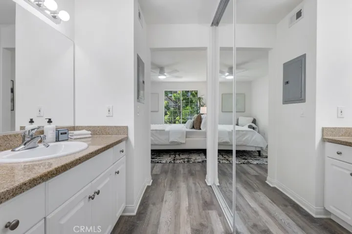 21500 Burbank 316, Woodland Hills, California 91367