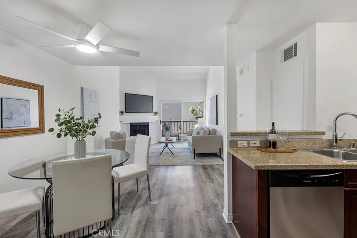 21500 Burbank 316, Woodland Hills, California 91367