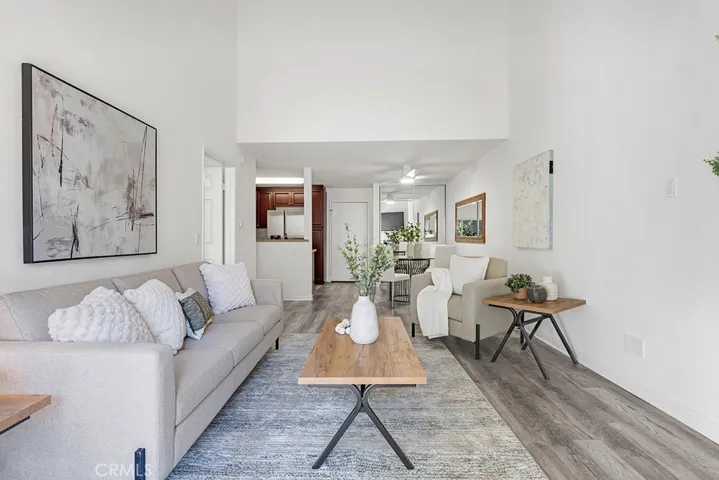 21500 Burbank 316, Woodland Hills, California 91367