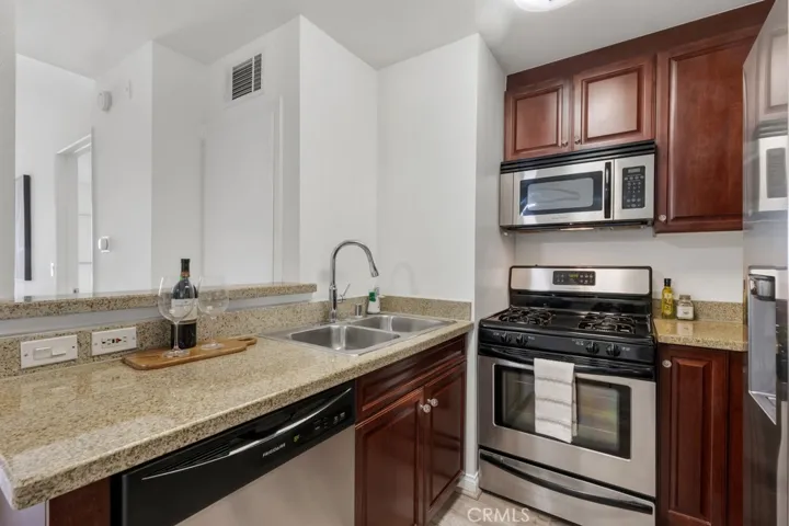 21500 Burbank 316, Woodland Hills, California 91367