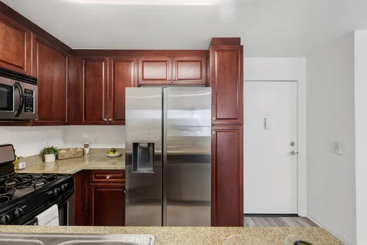 21500 Burbank 316, Woodland Hills, California 91367