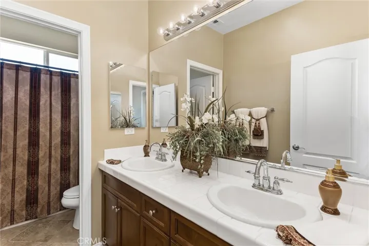 Upstairs shared bathroom #1