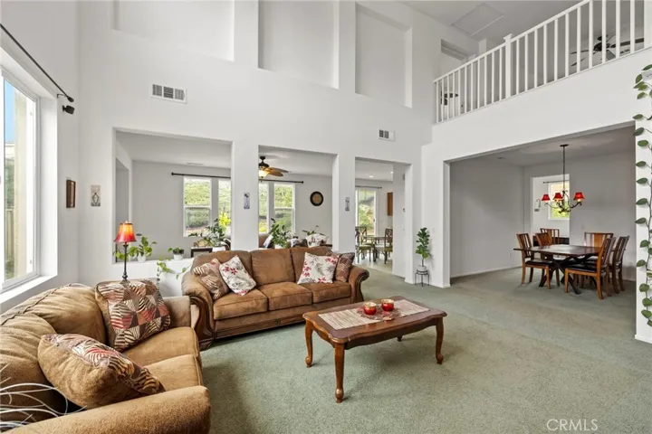 Gorgeous Open Floor Plan!