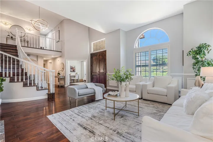Entry/foyer and livingroom