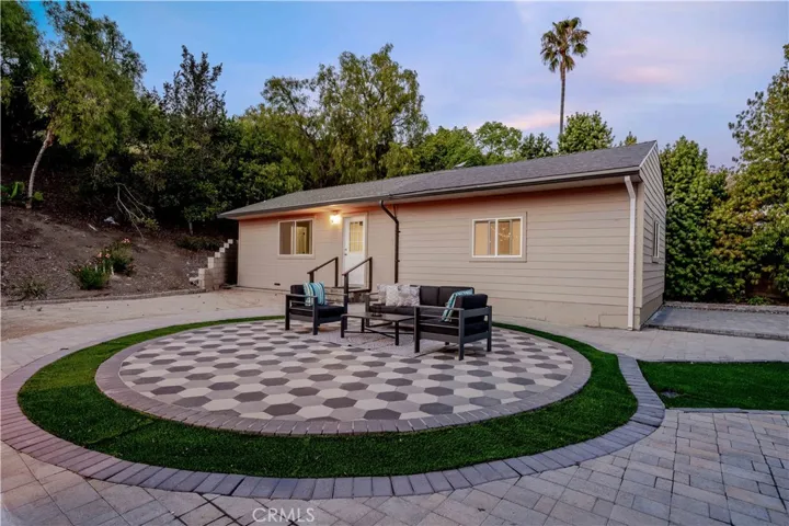 detached studio with privaty entrance