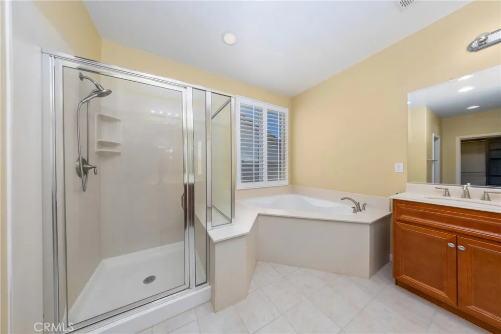 shower and bathtub